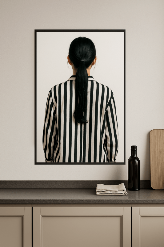 Obraz Sztuki z Paskowaną Koszulą - CasaNookDecor