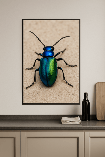 Druk Sztuki z Iridescencyjnym Chrząszczem - CasaNookDecor