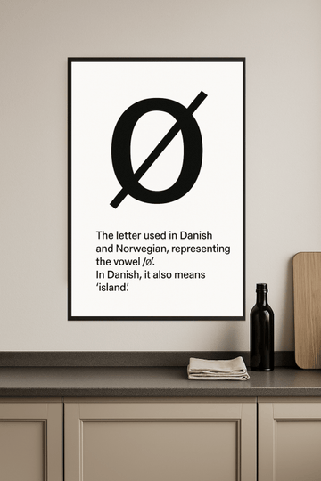 Minimalistyczny Druk Litery Ø - CasaNookDecor